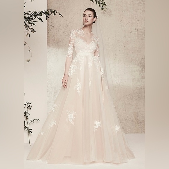 Elie Saab 2018 Wedding Dress - Picture 1 of 7